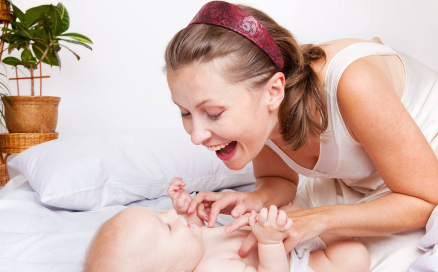 產(chǎn)后回歸職場還是做全職媽媽 ?成為全職媽媽好不好