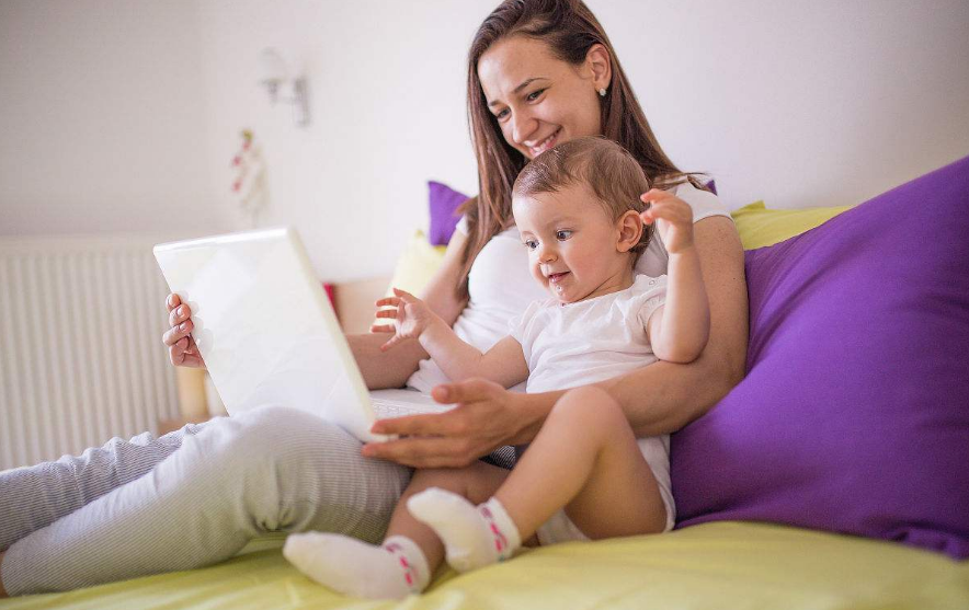 產(chǎn)后回歸職場還是做全職媽媽 ?成為全職媽媽好不好