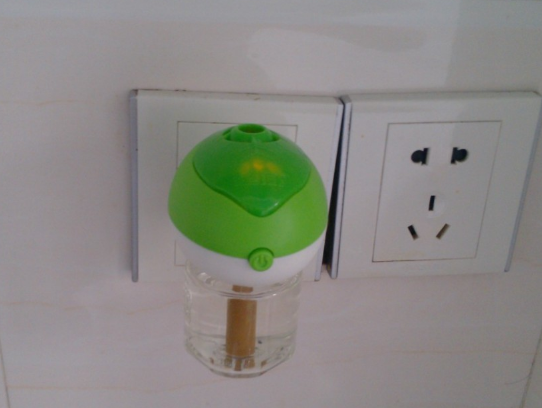 蚊香液可以一直插著嗎 蚊香液一直插著損壞加熱器插頭