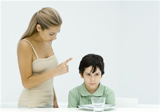 孩子不喜歡打招呼怎么辦 怕生是孩子在自我保護 孩子不喜歡打招呼怎么辦 怕生是孩子在自我保護