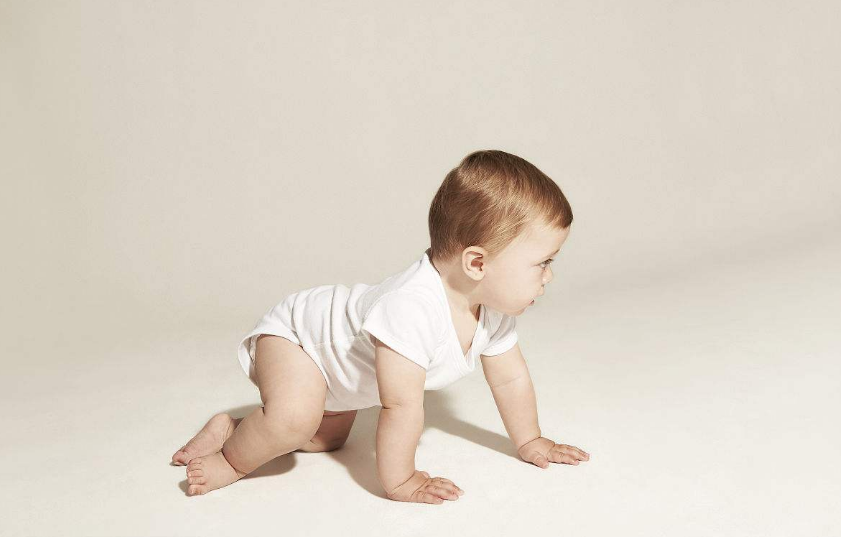 怎么知道孩子可以學爬了 什么時候教孩子爬比較好2018