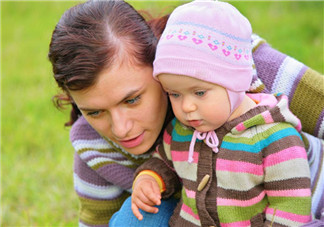 寶寶剛出生沒多久可以帶出門嗎 剛出生的小孩子多久才能出門 寶寶剛出生沒多久可以帶出門嗎 剛出生的小孩子多久才能出門