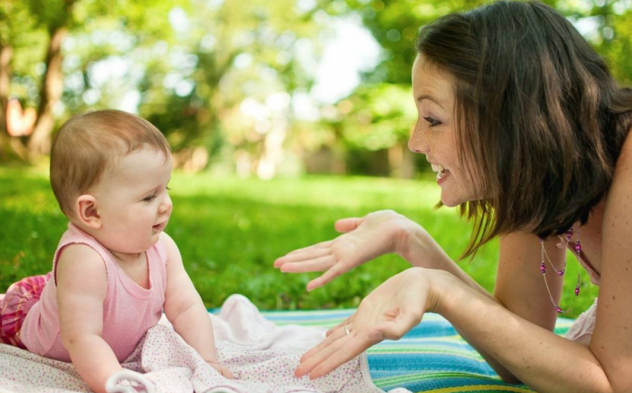 寶寶剛出生沒多久可以帶出門嗎 剛出生的小孩子多久才能出門 寶寶剛出生沒多久可以帶出門嗎 剛出生的小孩子多久才能出門