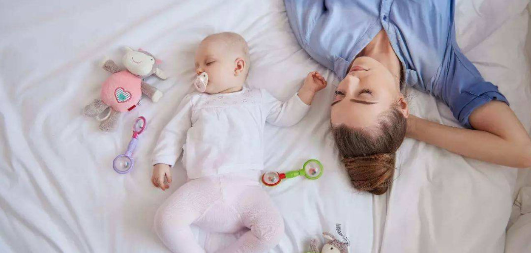 寶寶剛出生沒多久可以帶出門嗎 剛出生的小孩子多久才能出門 寶寶剛出生沒多久可以帶出門嗎 剛出生的小孩子多久才能出門