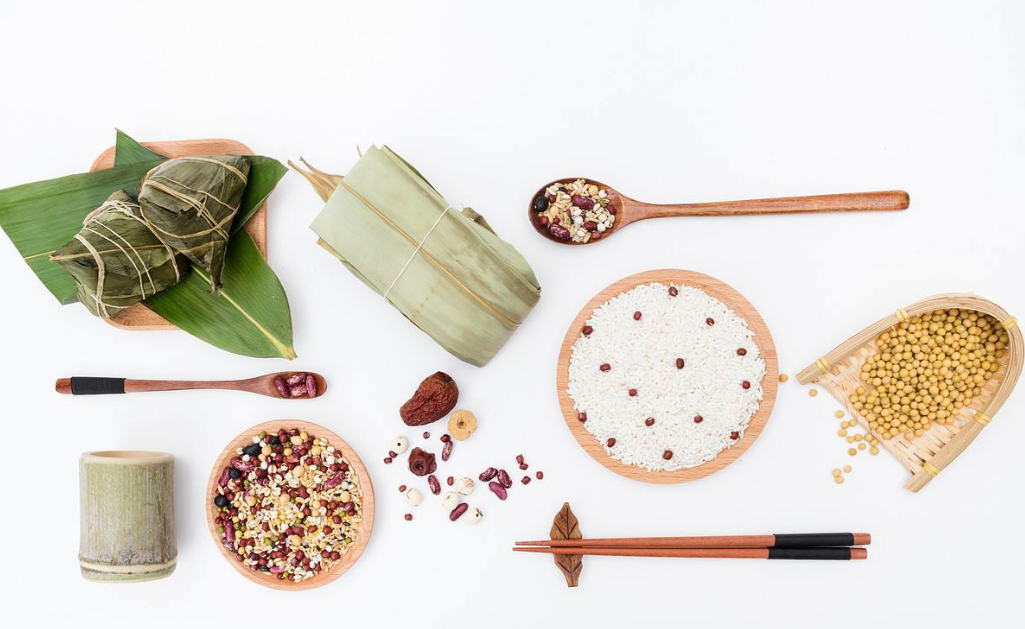 端午節一家人一起吃粽子的心情說說 2018和家人吃粽子搞笑的短語說說