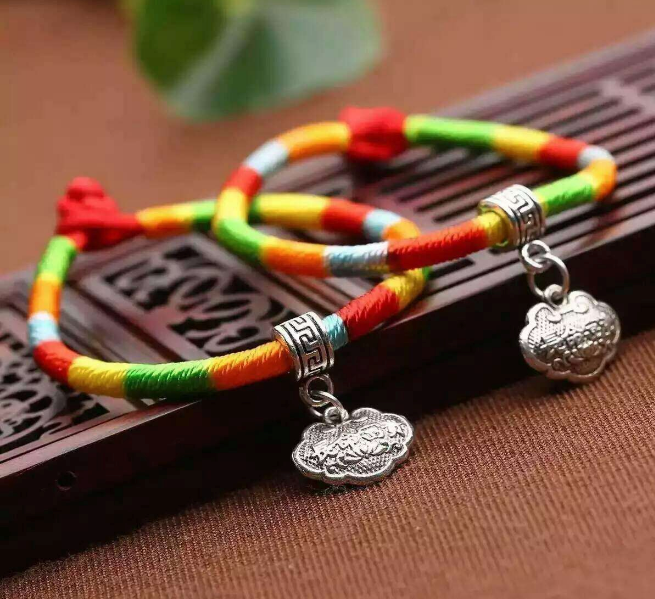 端午系五彩繩配圖心情說說 2018戴端午繩的圖片句子短語朋友圈