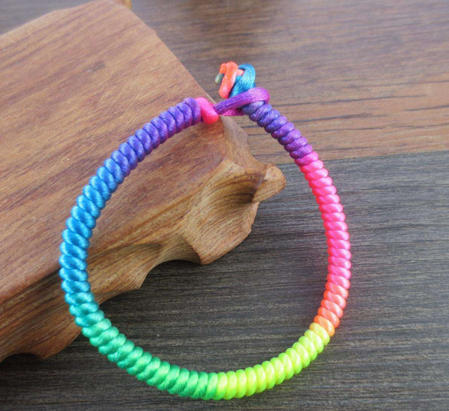 端午系五彩繩配圖心情說說 2018戴端午繩的圖片句子短語朋友圈