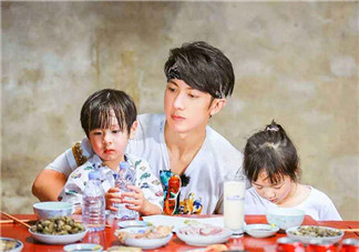 父親節(jié)陪爸爸的心情說說 父親節(jié)陪爸爸一起做任何事的幽默說說朋友圈