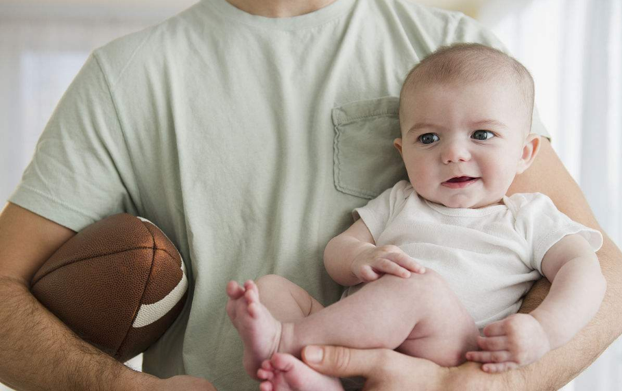 父親節(jié)陪爸爸的心情說說 父親節(jié)陪爸爸一起做任何事的幽默說說朋友圈