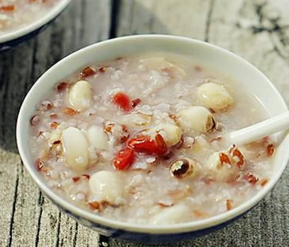 產婦可以吃蓮子嗎 產婦適量食用補脾止瀉