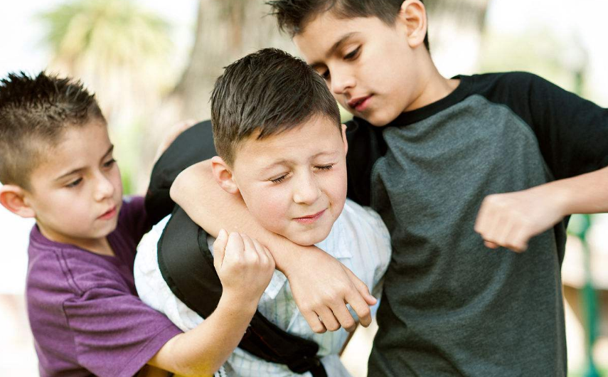 孩子在學校里面被欺負怎么辦 2018孩子被欺負怎么安撫比較好