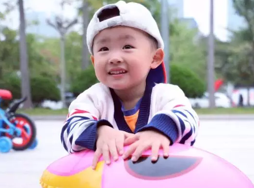 夏天怎么給寶寶選衣服 給寶寶選衣服要注意哪些