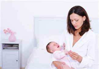 寶寶出生不久感染腸病毒怎么回事 寶寶怎么感染病毒的