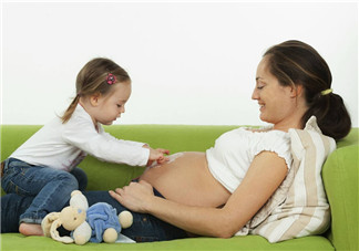 孕婦穿錯鞋腰酸背痛怎么辦 孕期穿什么鞋比較好