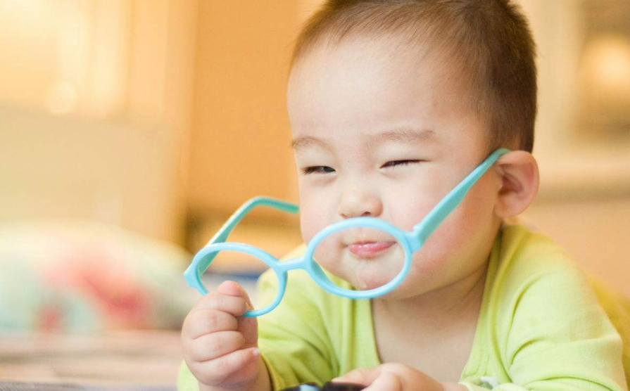 寶寶從小怎么保護視力 眼睛和視力問題的跡象有哪些 寶寶從小怎么保護視力 眼睛和視力問題的跡象有哪些