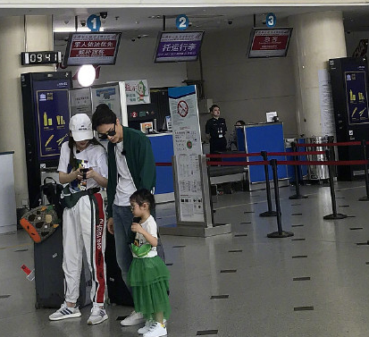 戚薇女兒照片圖片 戚薇李承鉉女兒lucky正面照