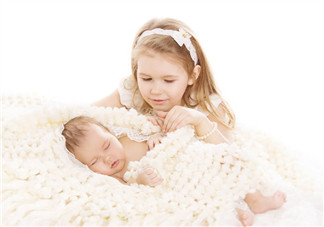 寶寶出生一周120毫升奶量多嗎 新生兒不同階段的奶量是多少