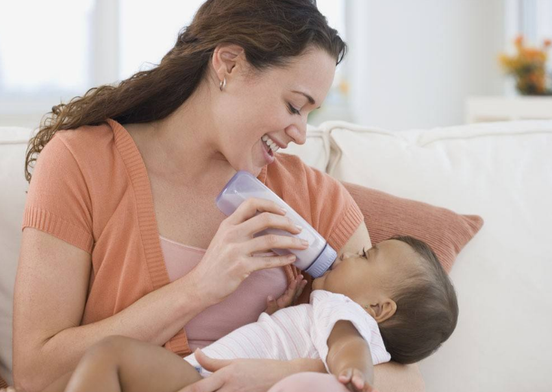 寶寶出生一周120毫升奶量多嗎 新生兒不同階段的奶量是多少