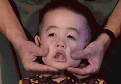 應采兒生日Jasper表演跳海 不愧是山雞哥的兒子太勇敢了