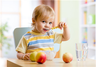 夏季飲食孩子要注意什么 補充蛋白質膳食纖維