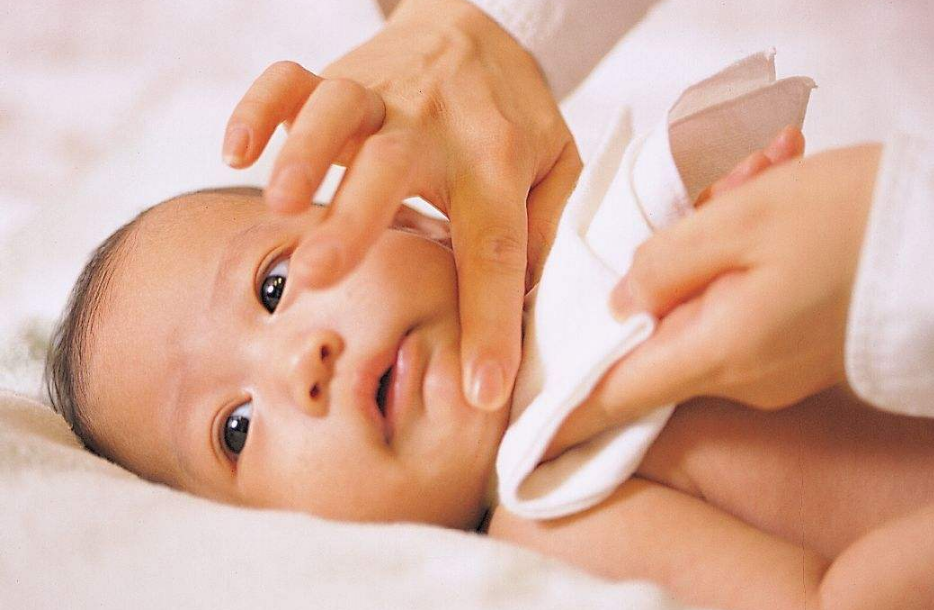 寶寶起痱子一般涂抹什么好的快 2018寶寶長痱子如何食療