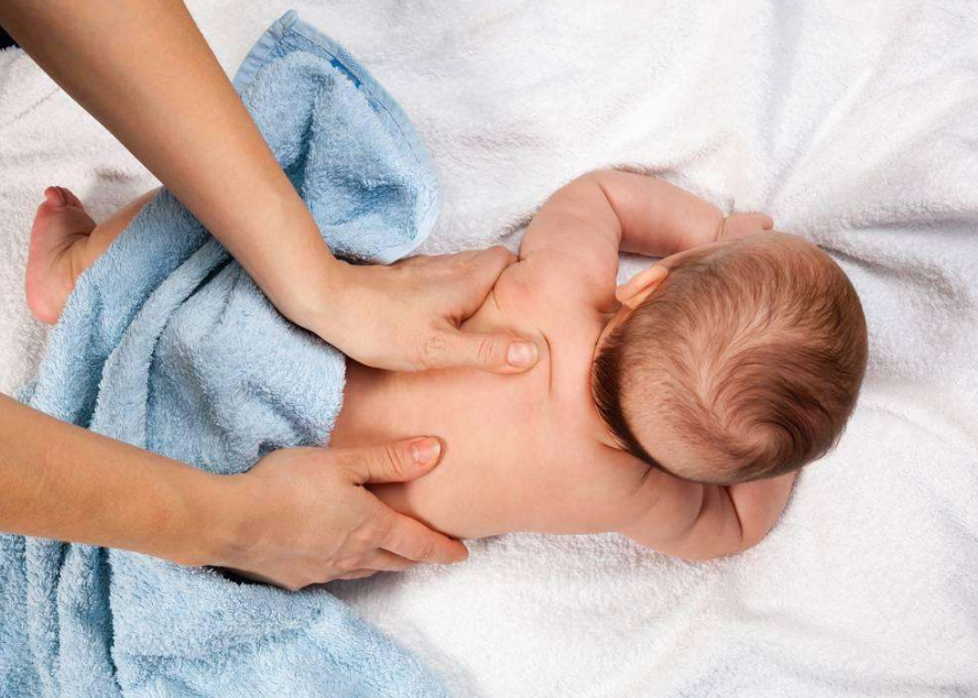 嬰兒撫摸與小兒按摩推拿一樣嗎 嬰兒撫觸按摩手法教程