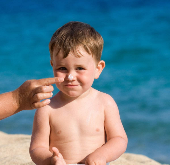 寶寶如何防曬及曬傷護理 戴寶寶出去防曬方法2018