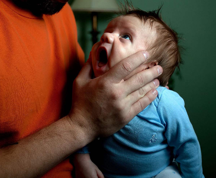 新生兒打嗝特別頻繁是什么原因 2018新生兒打嗝解決方法