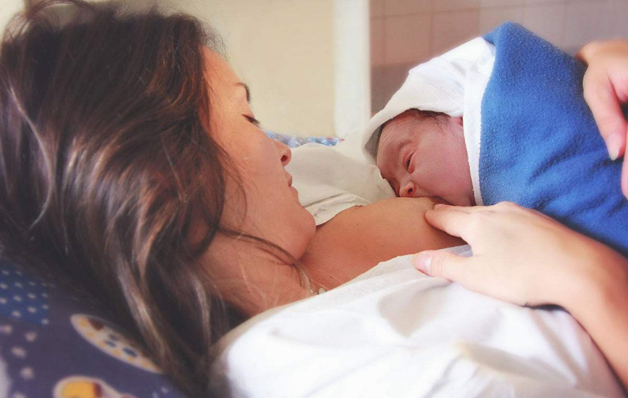 胸小就奶水少嗎 判斷奶水不足的標準是什么