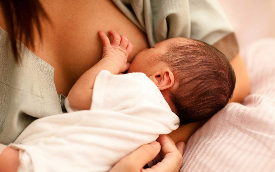 胸小就奶水少嗎 判斷奶水不足的標準是什么