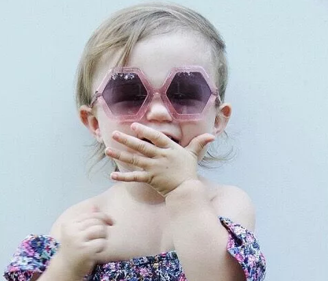 嬰幼兒太陽眼鏡選購標準 給孩子買太陽眼鏡要注意什么 嬰幼兒太陽眼鏡選購標準 給孩子買太陽眼鏡要注意什么