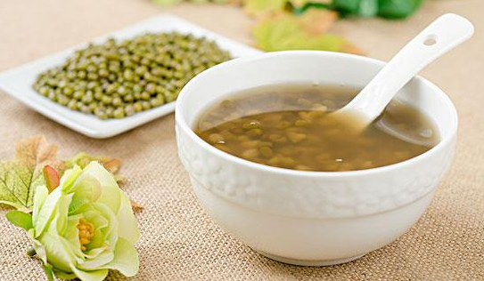 夏天寶寶解暑可以喝綠豆湯嗎 1歲內(nèi)的寶寶盡量不要喝
