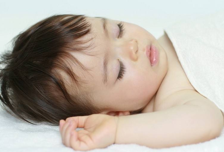 寶寶吹風扇怎么吹比較好 2018給寶寶吹風扇注意事項 