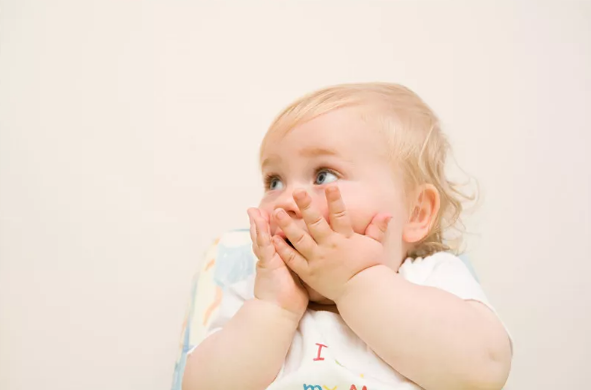 怎么避免孩子在室內(nèi)中暑 孩子突然中暑了怎么辦好2018