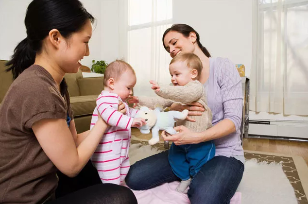 孩子不讓別的寶寶在家玩怎么辦 怎么開(kāi)導(dǎo)孩子不讓別的孩子在家玩的行為