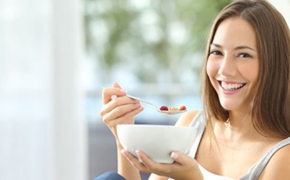 媽媽分娩后要馬上喝催乳湯嗎 生完寶寶奶水不足怎么辦