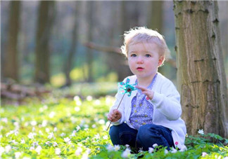 要不要給孩子定規(guī)矩 要注意培養(yǎng)孩子的是非觀