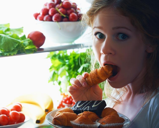 月經(jīng)期吃東西不會胖是真的嗎 月經(jīng)期間狂吃不胖什么原因