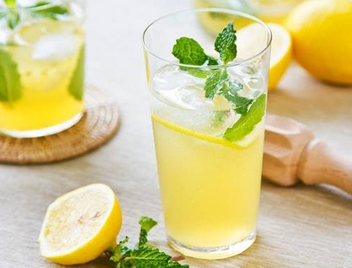 隔夜的檸檬水還可以喝嗎 喝檸檬水有什么注意事項2018