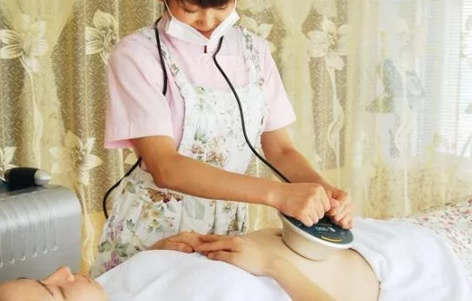 請月嫂好還是讓家人照顧 家人照顧坐月子好不好