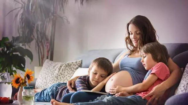 哺乳期懷孕了喂奶會導致性早熟嗎 哺乳期喂奶會有哪些不良反應