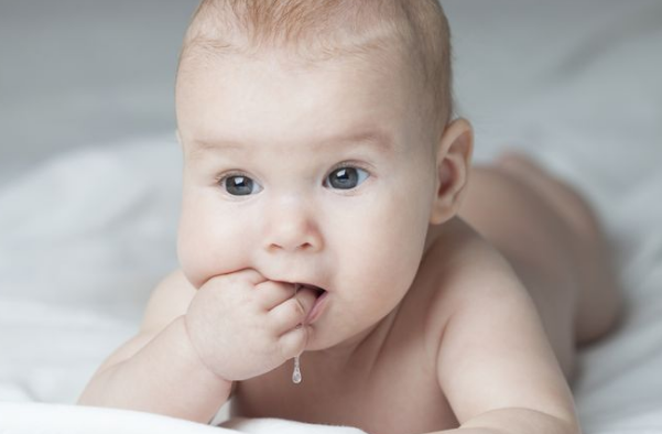 怎么教2歲孩子控制口水2018 2歲小孩流口水控制不住原因 怎么教2歲孩子控制口水2018 2歲小孩流口水控制不住原因