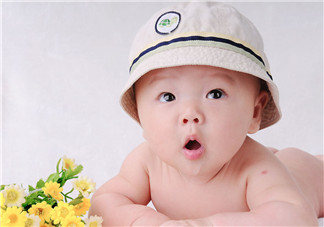 寶寶夏天出汗多怎么護(hù)理 白開水是最佳的補水飲料