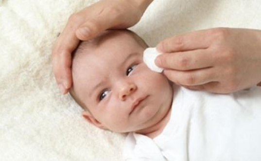 寶寶中暑怎么用十滴水2018 寶寶用十滴水洗澡可預防中暑嗎