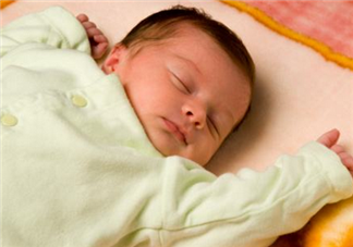 新生兒晚上愛哭鬧怎么回事 嬰兒睡覺哭鬧怎么辦2018