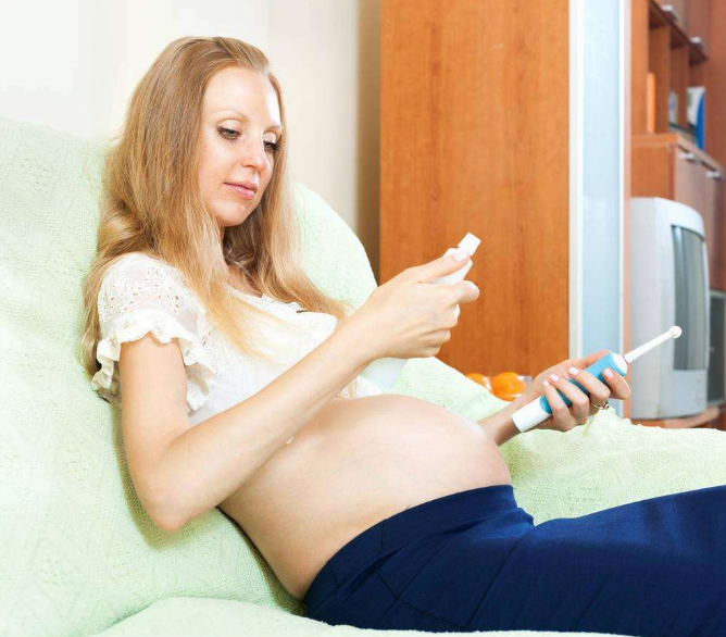 孕婦牙齦紅腫出血怎么回事 孕期牙齦出血腫脹什么原因 孕婦牙齦紅腫出血怎么回事 孕期牙齦出血腫脹什么原因