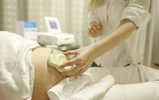 第一次感到胎動激動的心情說說 感受生命的奇跡開心的句子短語