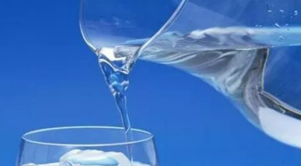 夏天怎么預防寶寶水中毒 寶寶喝水不是越多越好 夏天怎么預防寶寶水中毒 寶寶喝水不是越多越好