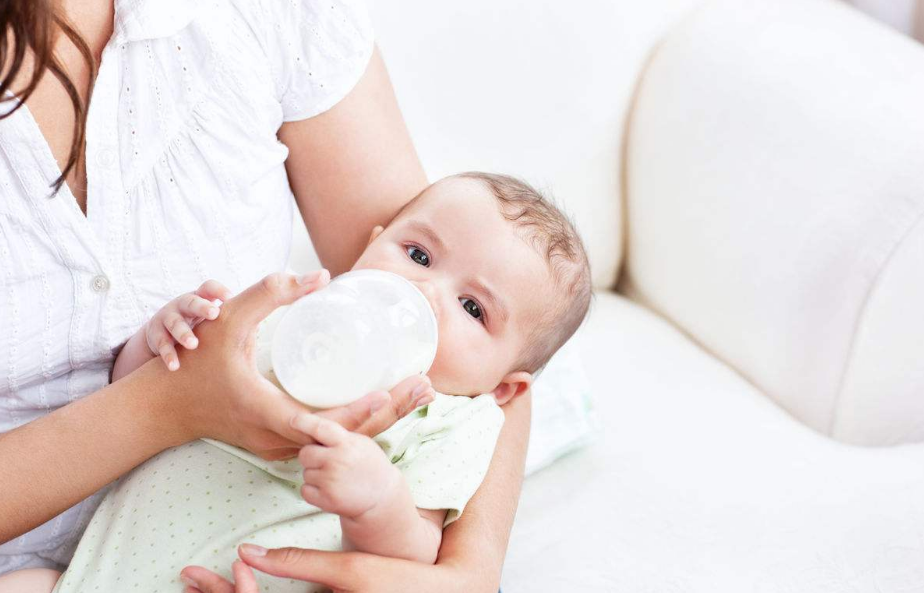 孩子三歲還可以喝配方奶嗎 孩子配方奶喝到幾歲比較好2018 孩子三歲還可以喝配方奶嗎 孩子配方奶喝到幾歲比較好2018