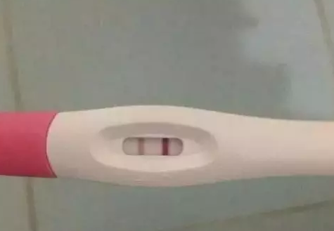 驗(yàn)孕棒一深一淺是怎么回事2018 驗(yàn)孕棒一深一淺懷了還是沒(méi)懷